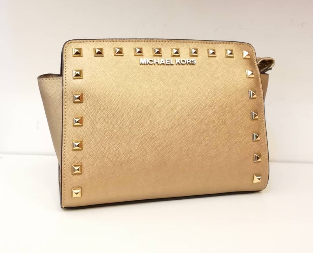 michael kors gold sling bag