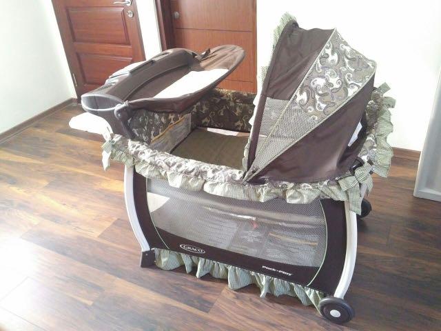 Graco pack hotsell and play silhouette