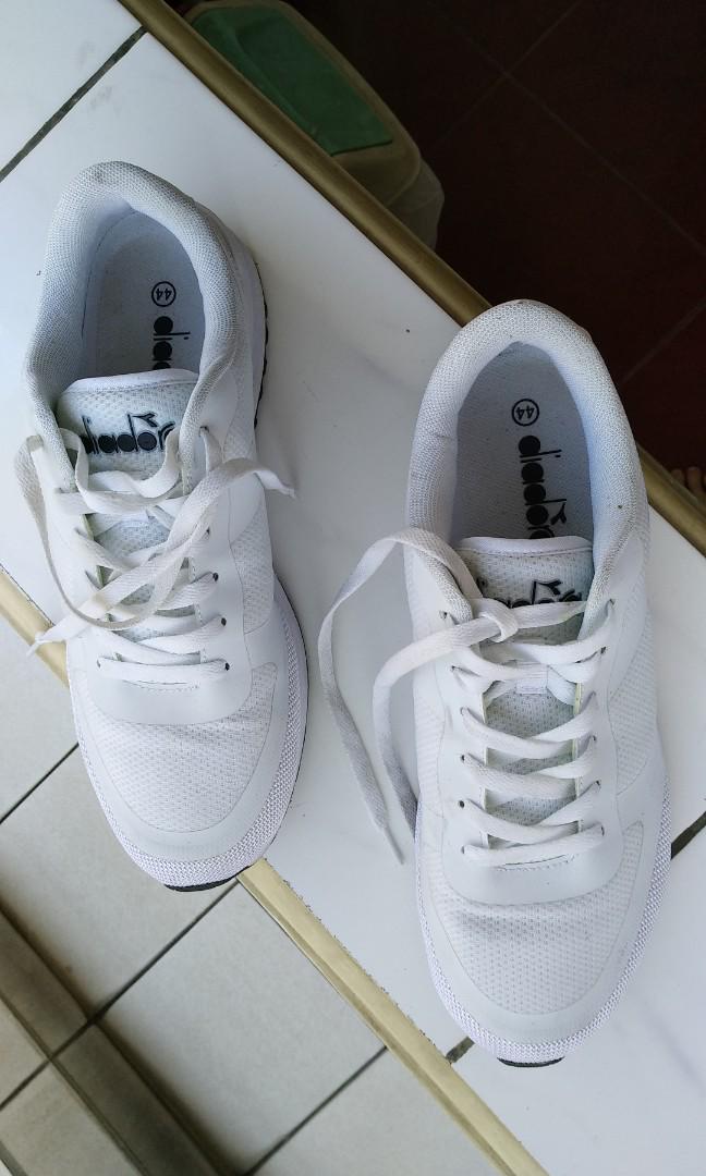 Sepatu Diadora Cowo Pria Full Putih 44 Second Fesyen Pria Sepatu Di Carousell