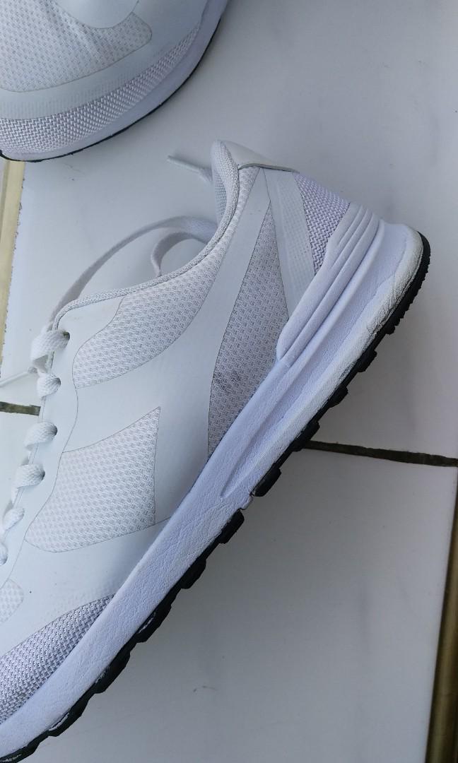 Sepatu Diadora Cowo Pria Full Putih 44 Second Fesyen Pria Sepatu Di Carousell