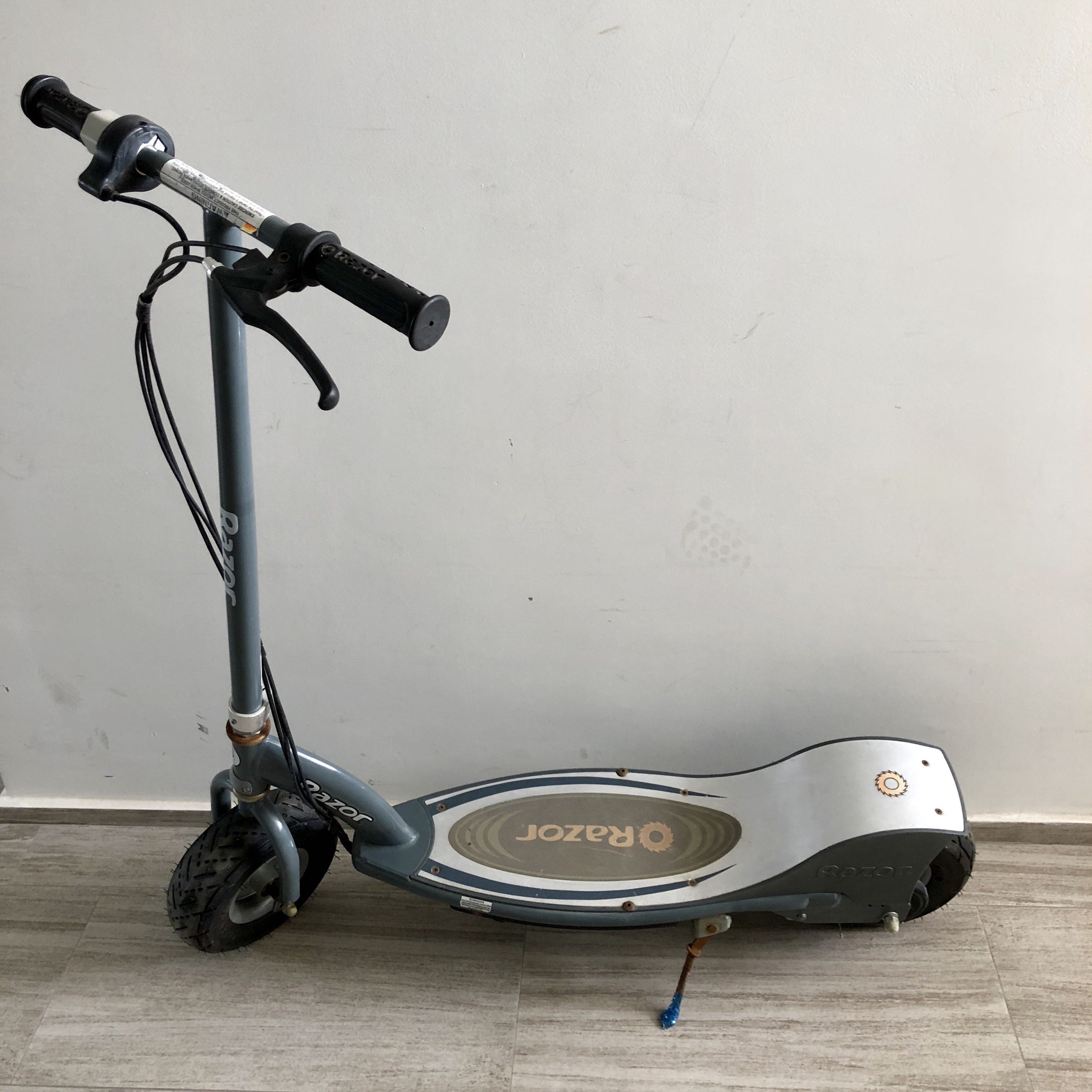 Used Razor E300 electric scooter, Sports Equipment, PMDs, EScooters & EBikes, Other PMDs