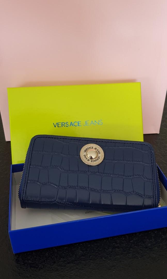 Versace Brand New Wallet, Women's Fashion, Bags & Wallets, Wallets Versace Brand New Wallet, Women's Fashion, Bags & Wallets, Wallets