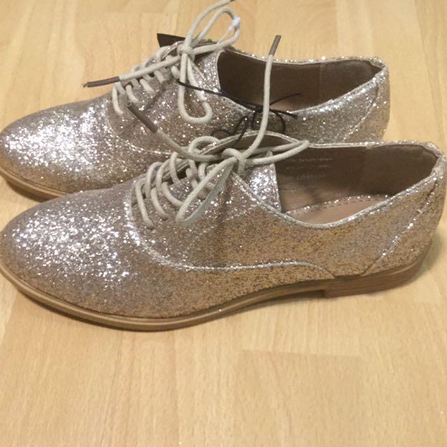 BNWT Gold Glitter Oxfords. Nego Women s Fashion Footwear