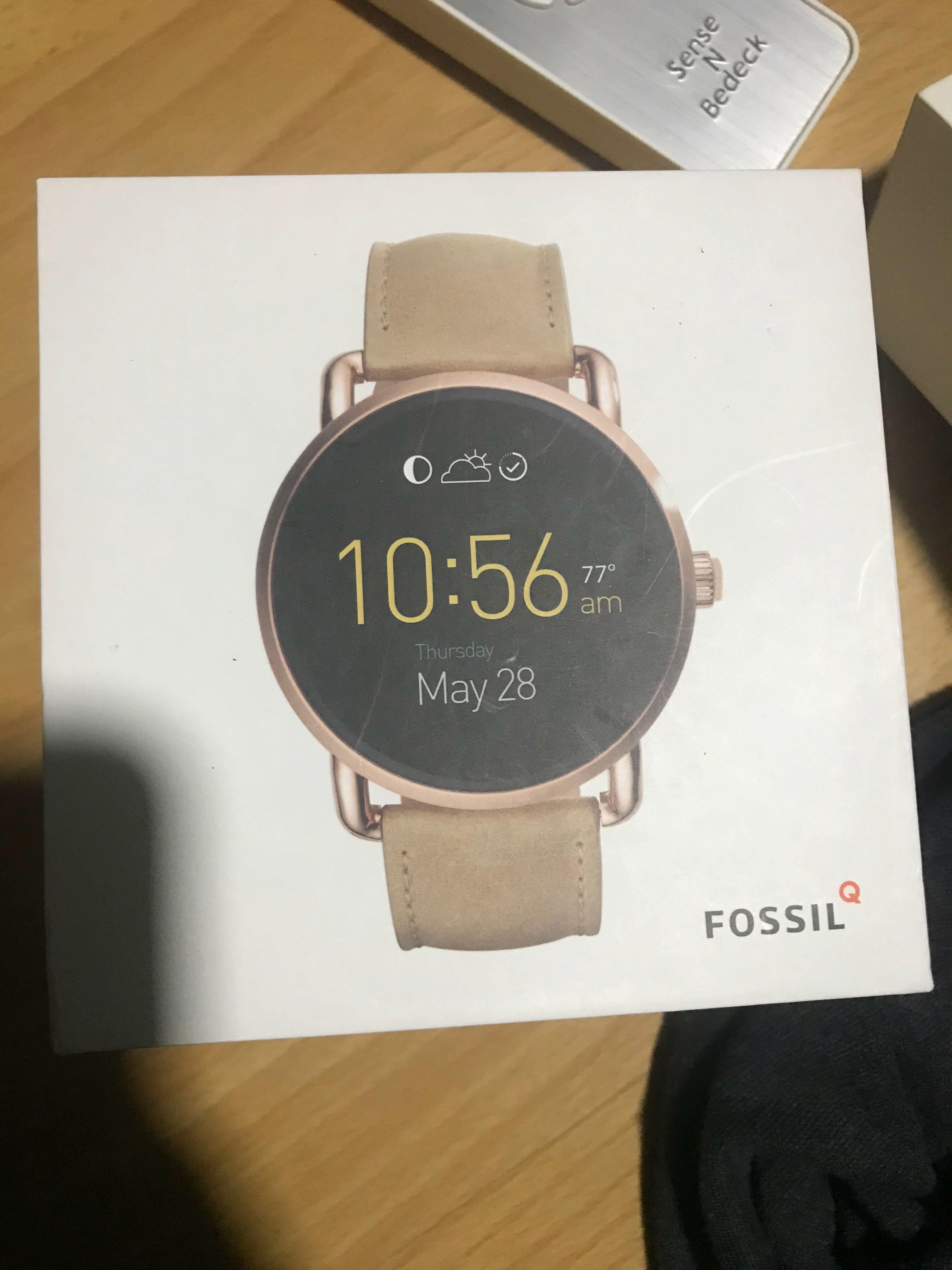 Q wander outlet fossil
