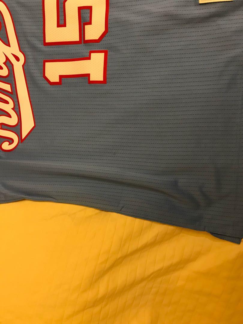 Jerseys （分類：運動服裝）位於 Hong Kong。 由 ps12216055 提交（商品編號 178196661，圖片 4）。簡介： 放以下jersey 1. Irving 綠 Nike Swingman (sold) Size: M Price: $400 Condition: new with tag 2. Cousins Kings Jersey Size: S Price: $200 Condition: new with tag (有小黑點，見圖） 3. Klay Thompson Jersey Size: S Price: $250 Condition: 95% 好新 交收：順豐到付/ 港島綫香港大學至銅鑼灣 *1: 以上物品新舊如圖，在交收後恕不退換 *2: 5 天內完成交收 *3: 以上價錢單件不議 可交換其他xs/s jersey。