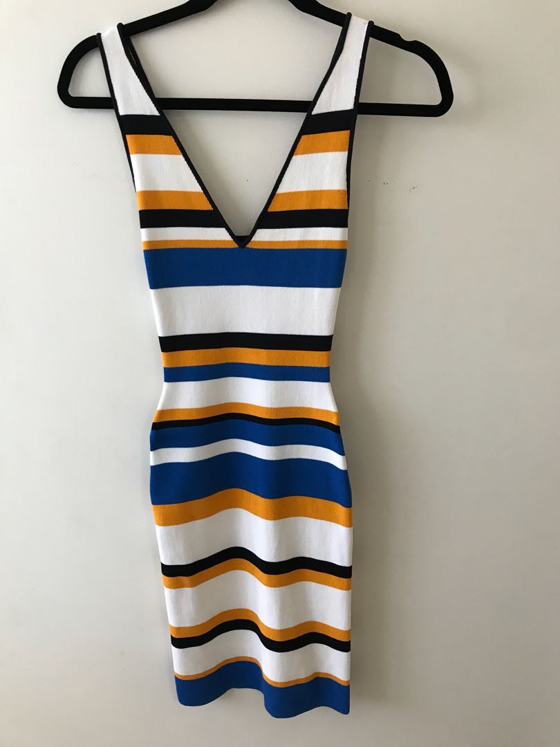 trendy modest clothing