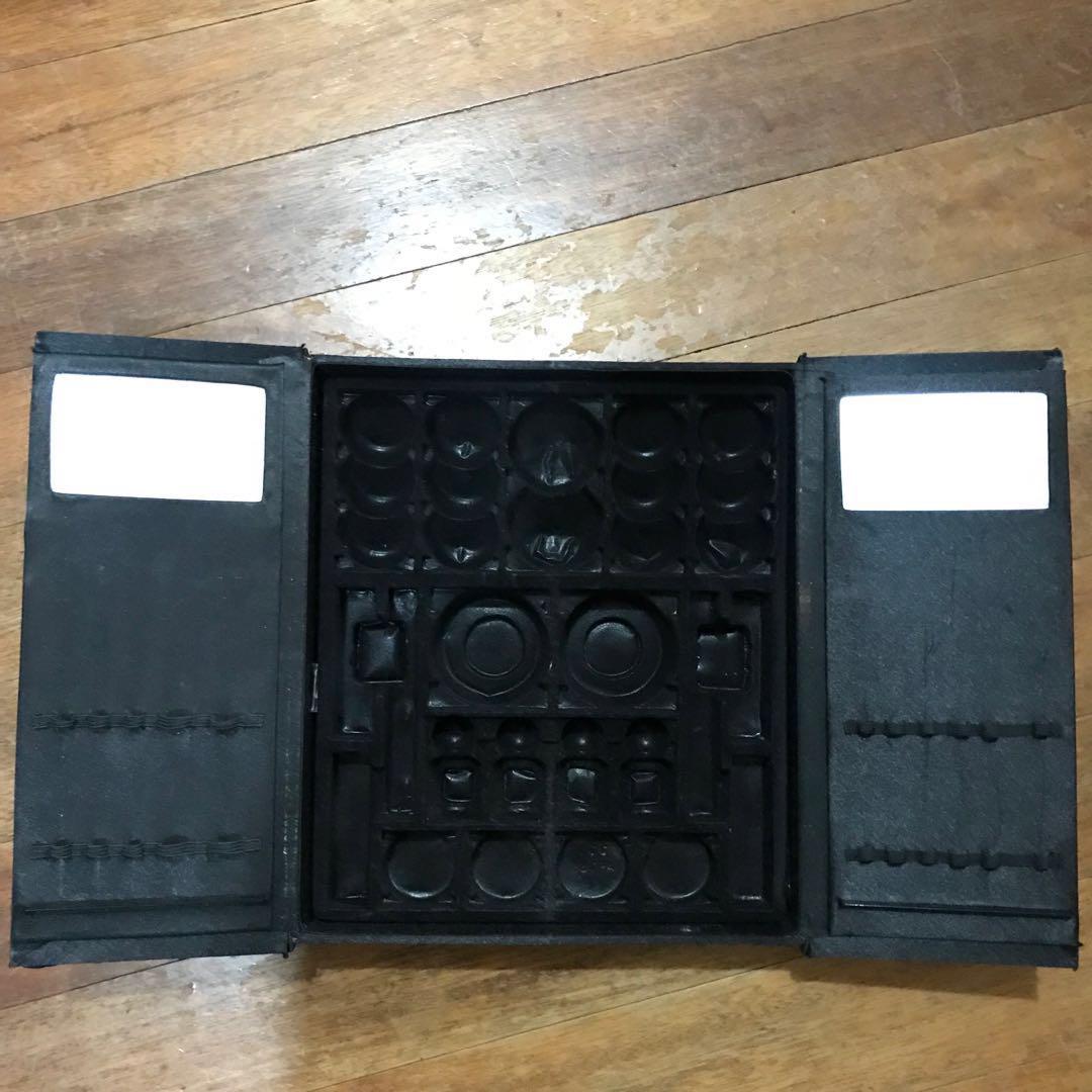Makeup Case (Category: Makeup) located in Marikina City. Submitted by ernieco (Listing ID 161887547, Image 1). Description: Makeup case for your favorite makeup products w 2 built in mirrors. Book style kind of case. Perfect for MUAs..