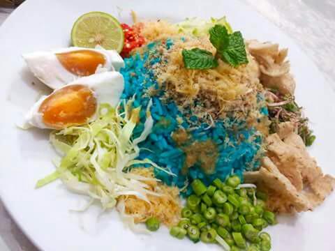 Nasi Kerabu Burung Puyuh Goreng Berempah Mek Kelate Food Drinks