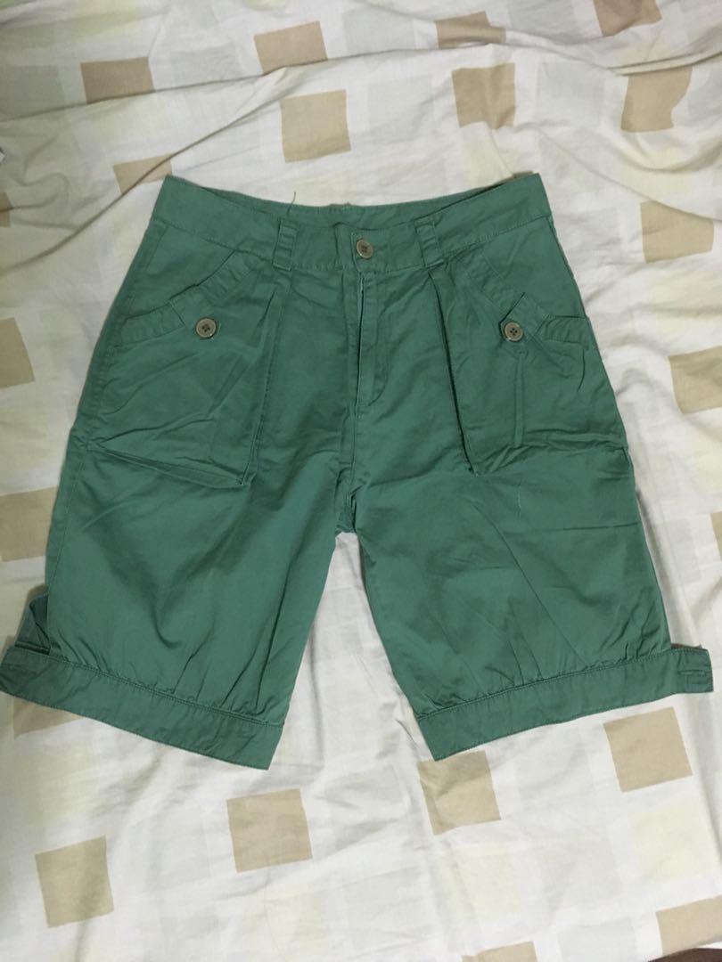 Puruntong shorts (Category: Shorts) located in Manila. Submitted by ellastrinkets (Listing ID 177769851, Image 1). Description: Good for beach wear, or any panlakad. 🌟From 25-27 inches waist line 🌟all buttons are still intact 🌟with true front and back pockets. RFS: no longer fits 😂.