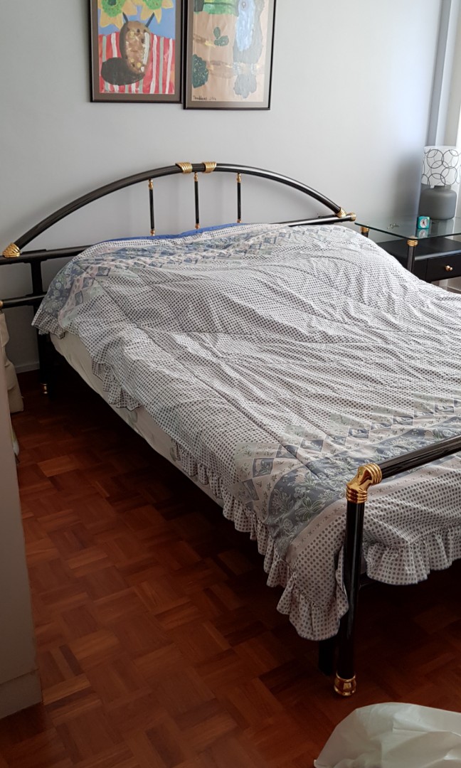 Queen Size Bed With 2 Side Tables