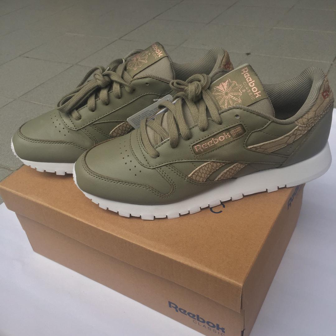 Reebok classic khaki top