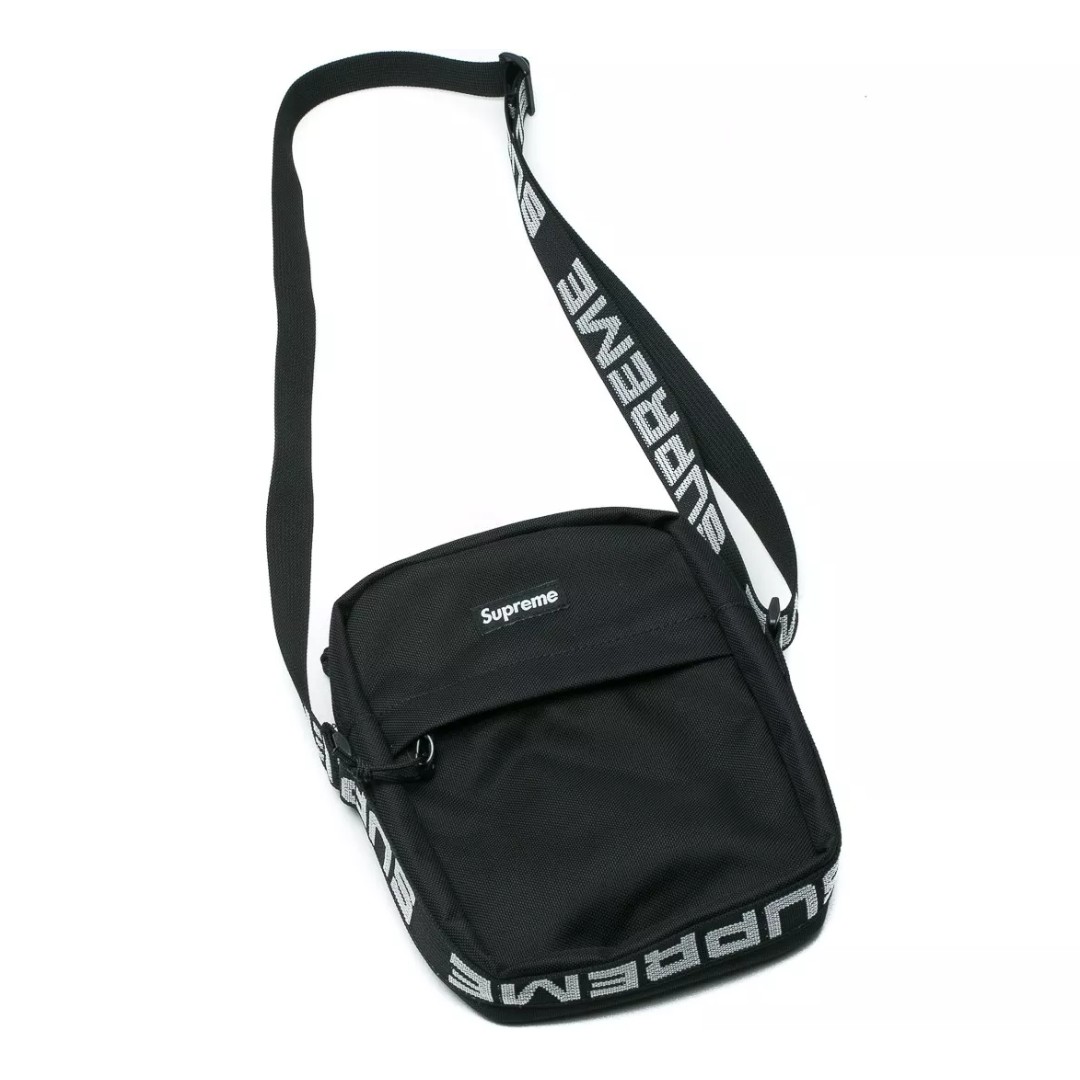 supreme shoulder bag fw18 on person