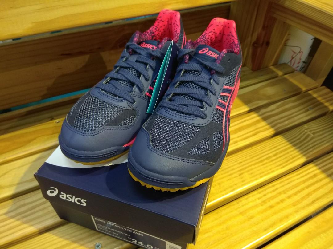 rote asics