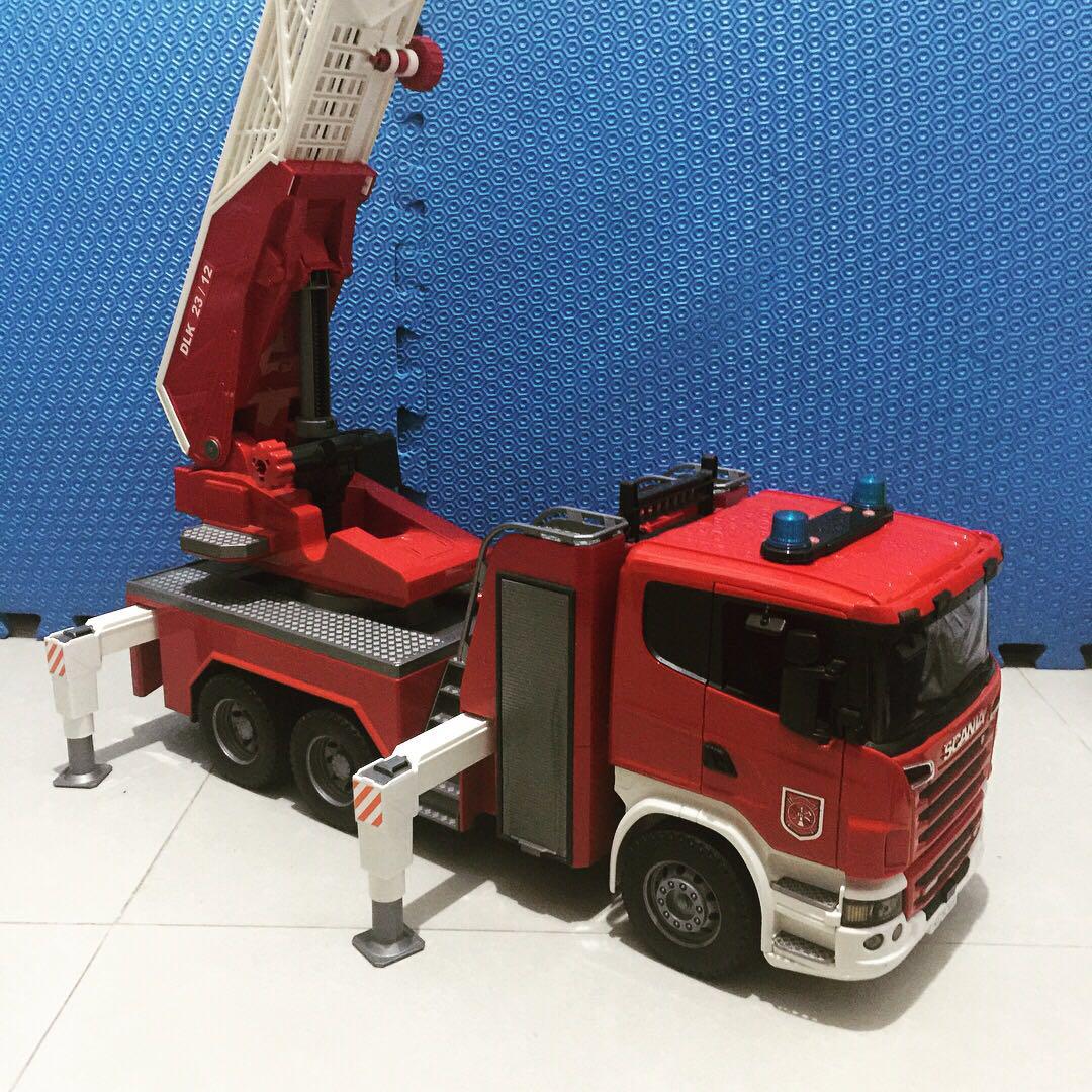 bruder scania fire engine