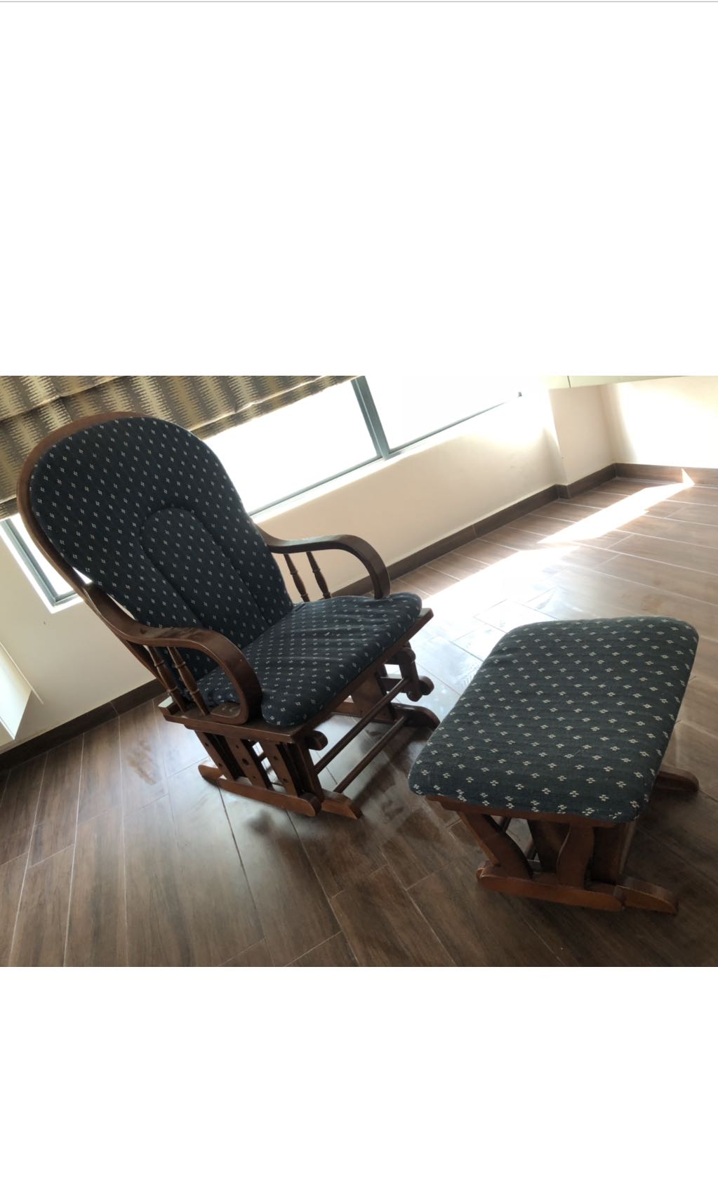 Complete Rocking chair with leg rest and cushion, Furniture & Home