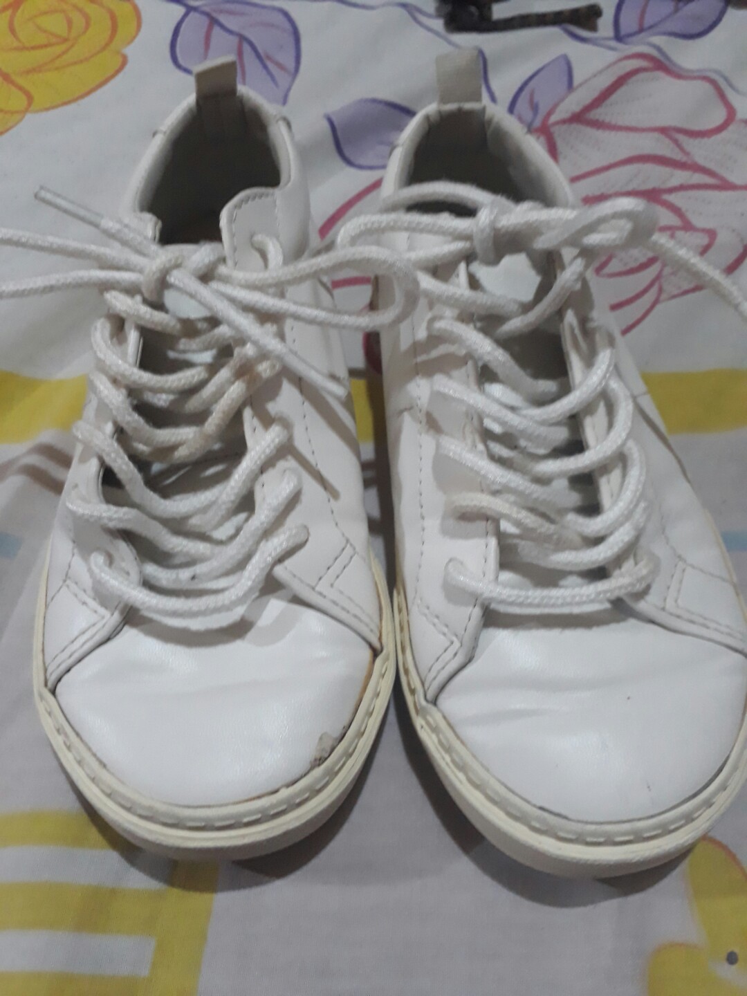 gap white leather sneakers