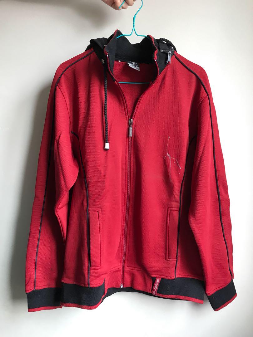 Jaket Merah, Fesyen Pria, Pakaian , Baju Luaran di Carousell