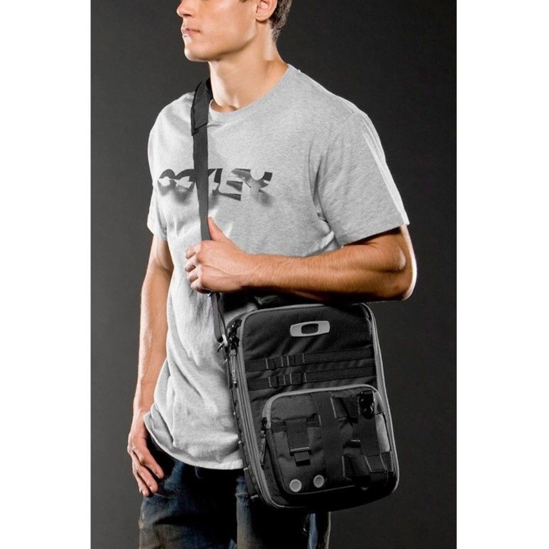 Oakley laptop case clearance