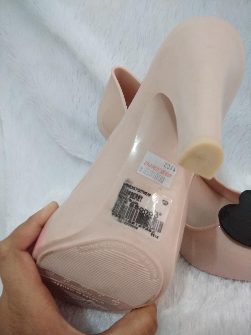 frye black chelsea boots