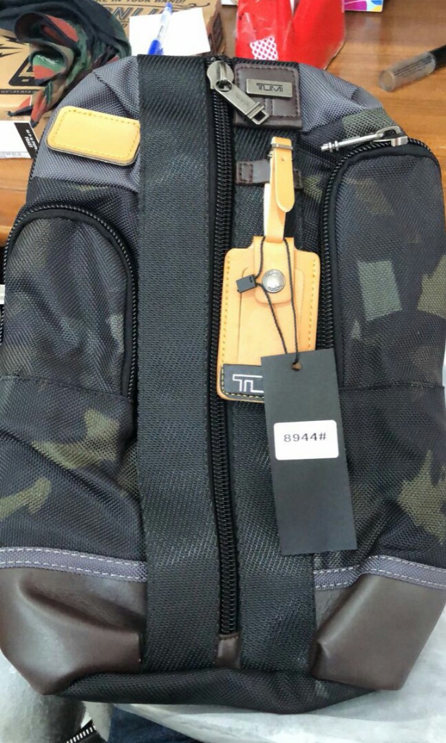 Tumi saratoga sling clearance bag