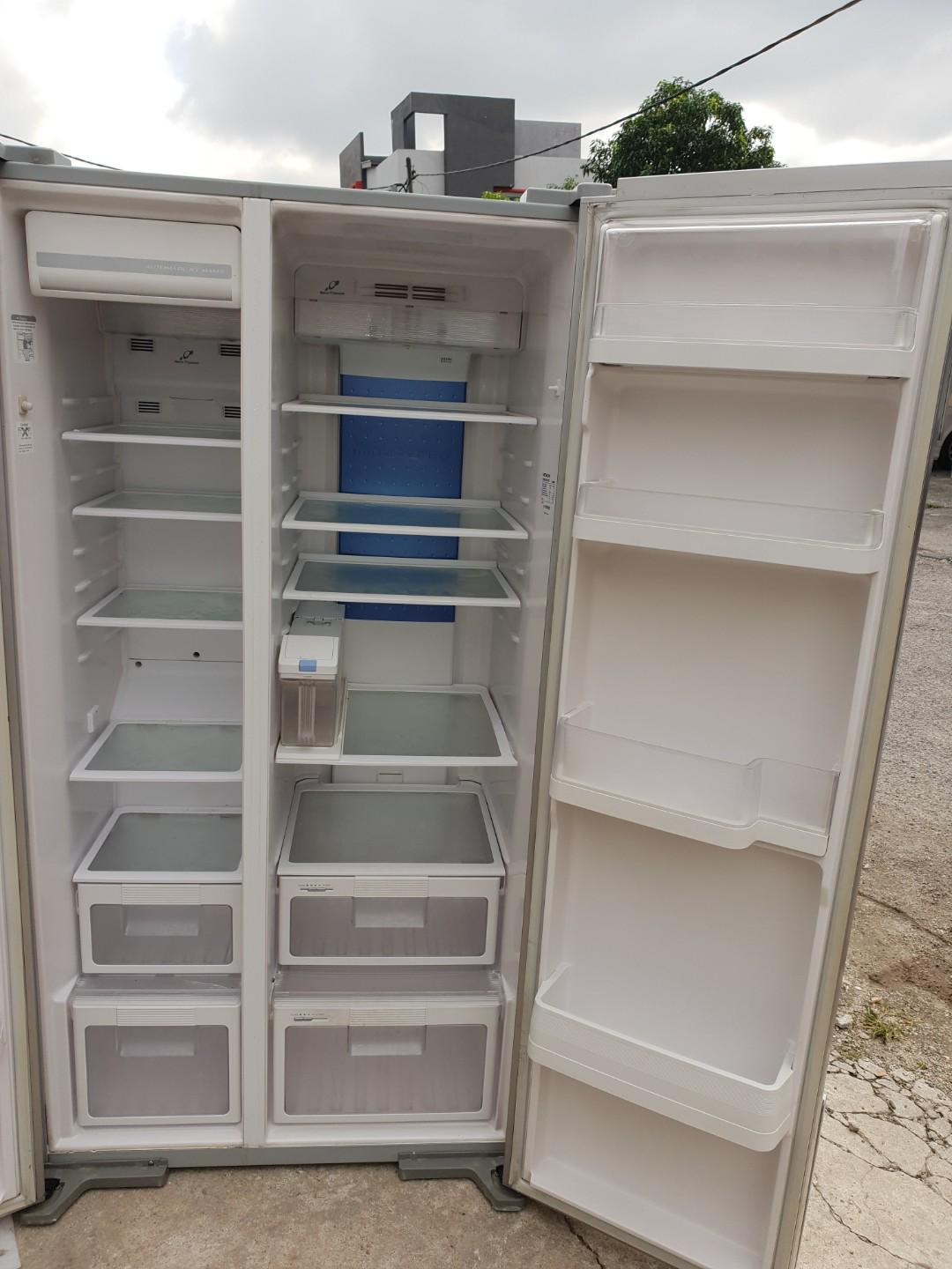 Used Hitachi side by side door 2 door fridge with automatic ice maker