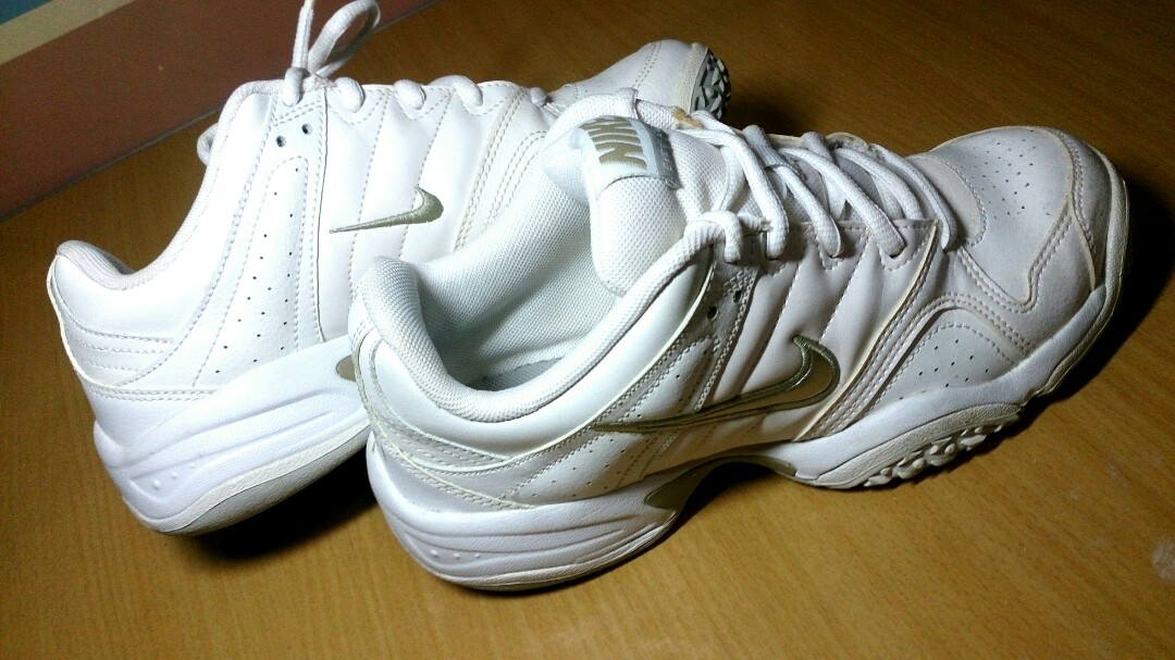 White Nike City Court VII Tennis Shoes 