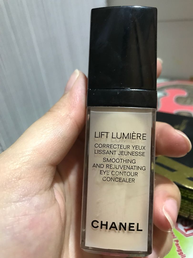 Chanel Lift Lumiere Smoothing & Rejuvenating Eye Contour Concealer - No. 30  Abricot Lumiere Makeup