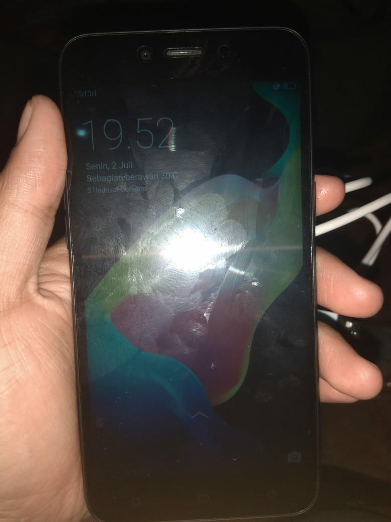 Jual Hp Oppo A71 Telepon Seluler Tablet Ponsel Android Oppo Di Carousell Kapasitas baterai yang dimiliki oleh oppo a71 ini sangatlah lumayan besar yaitu 3000 mah, sangat berbeda dengan seri mirror 3 yang hanya diberikan. jual hp oppo a71