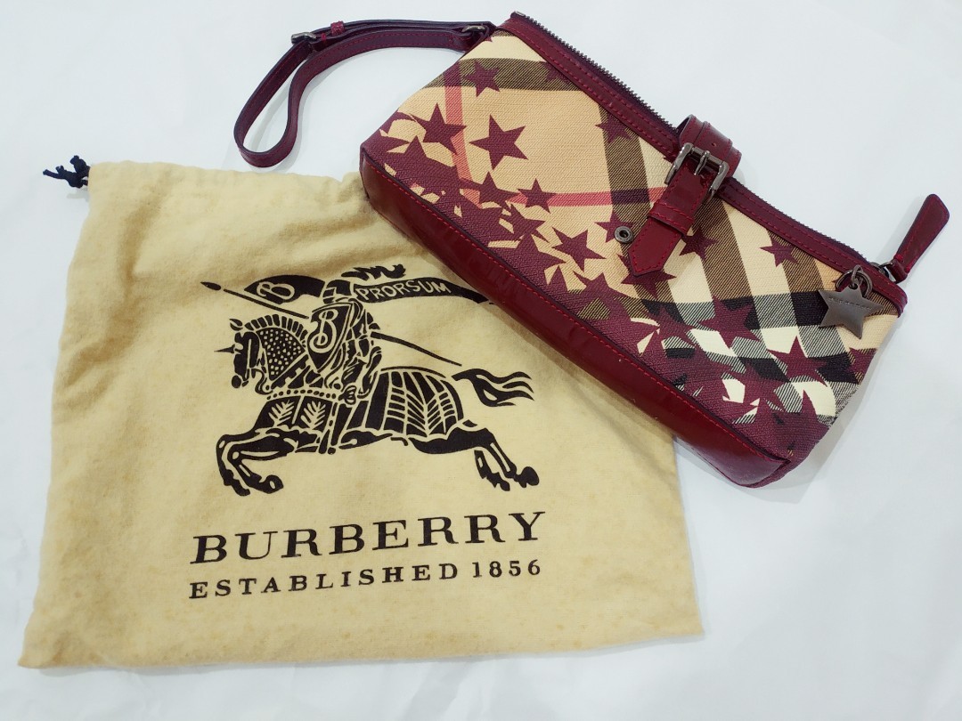 Limited Edition Burberry Nova Stars Printed Buckle wristlet clutch bag,  Luxury, Bags & Wallets on Carousell