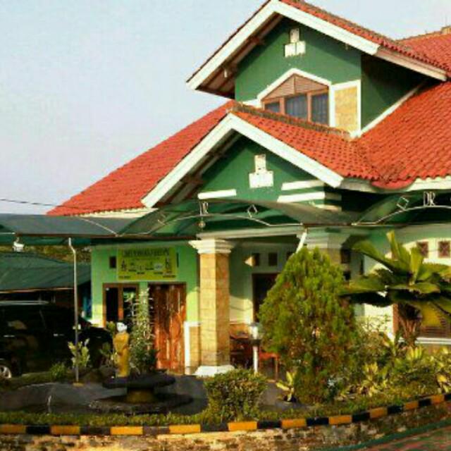 Pemandangan gunung dan rumah 3