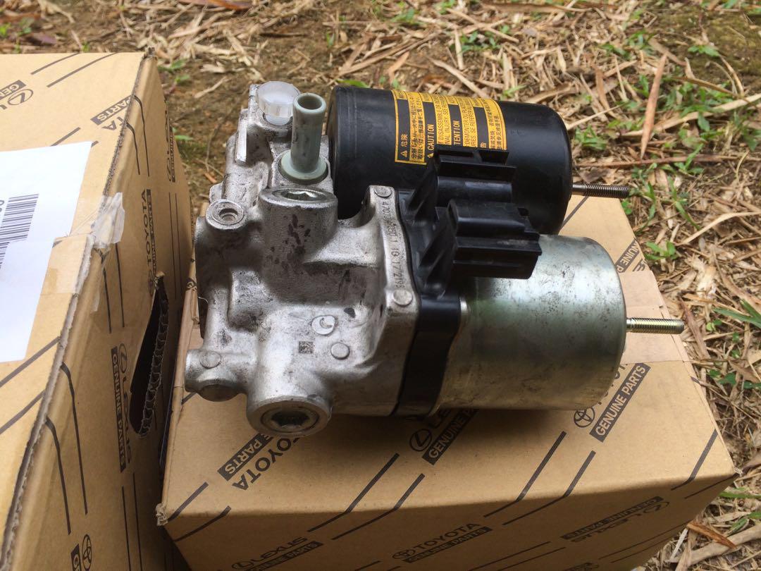 Toyota Prius brake master cylinder, Auto Accessories on Carousell