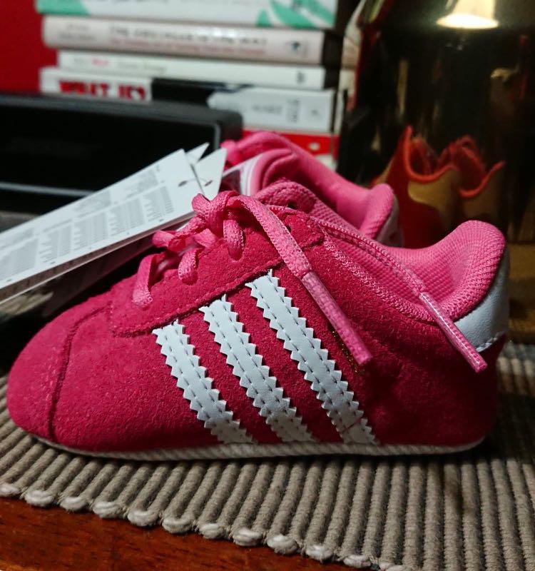 Adidas gazelle store crib pink