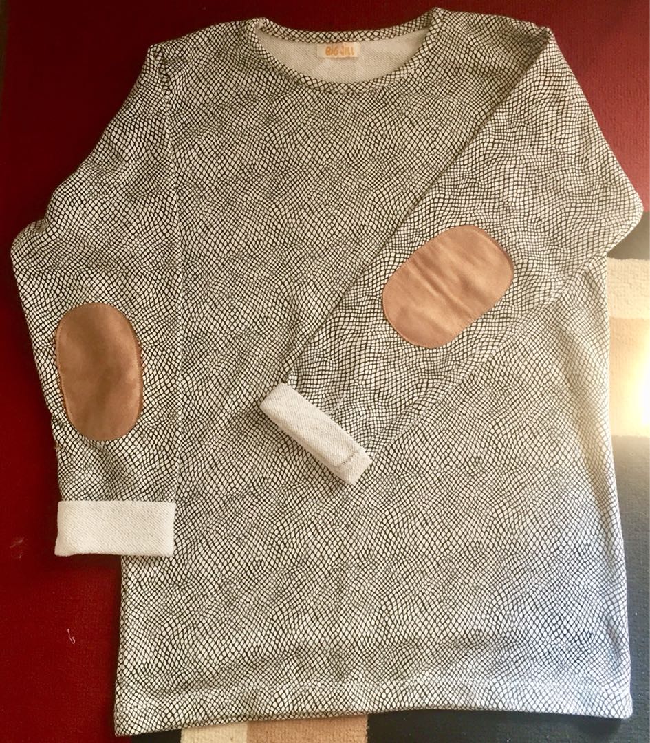 Baju lengan panjang, Fesyen Wanita, Pakaian Wanita di Carousell