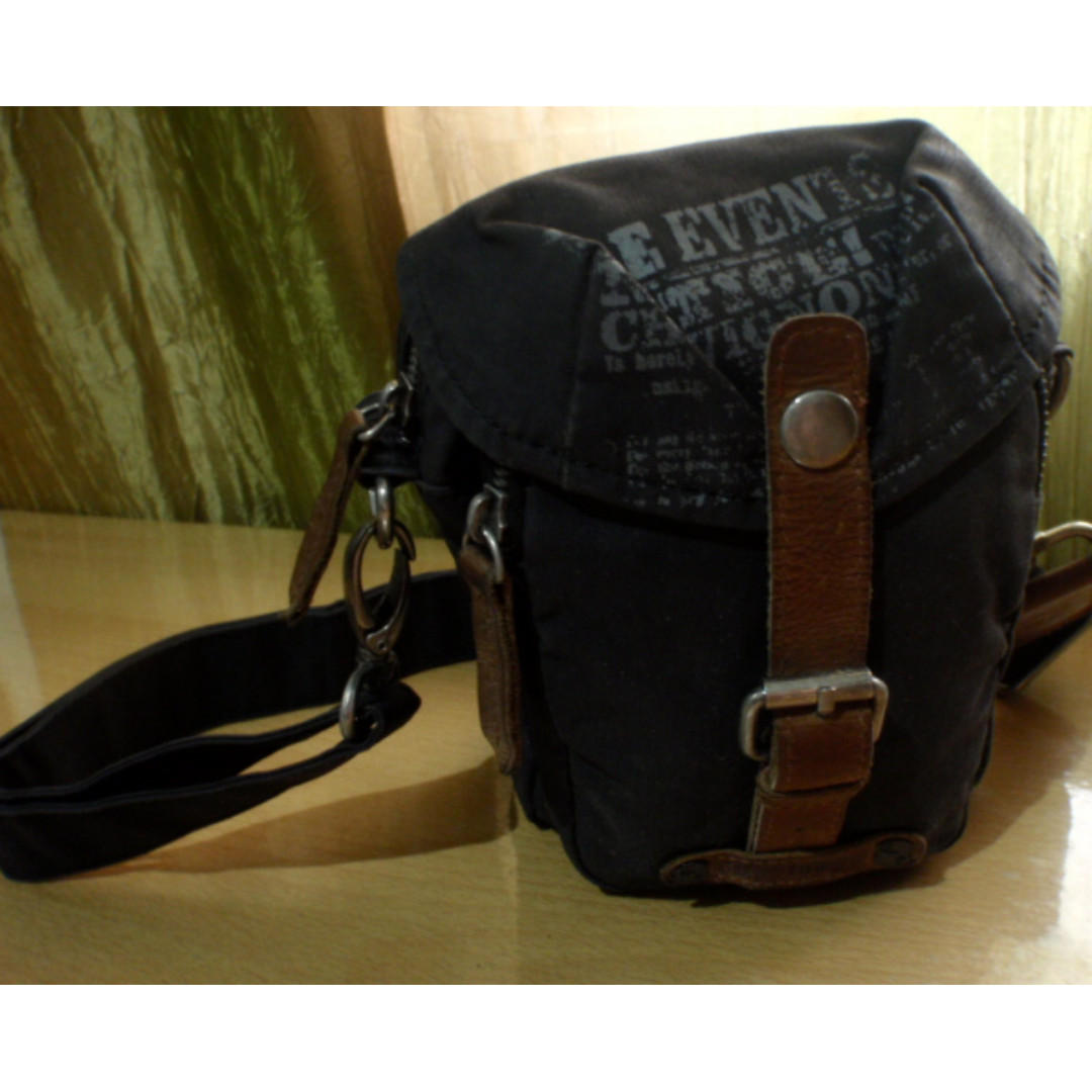 chevignon cool black belt sling bag