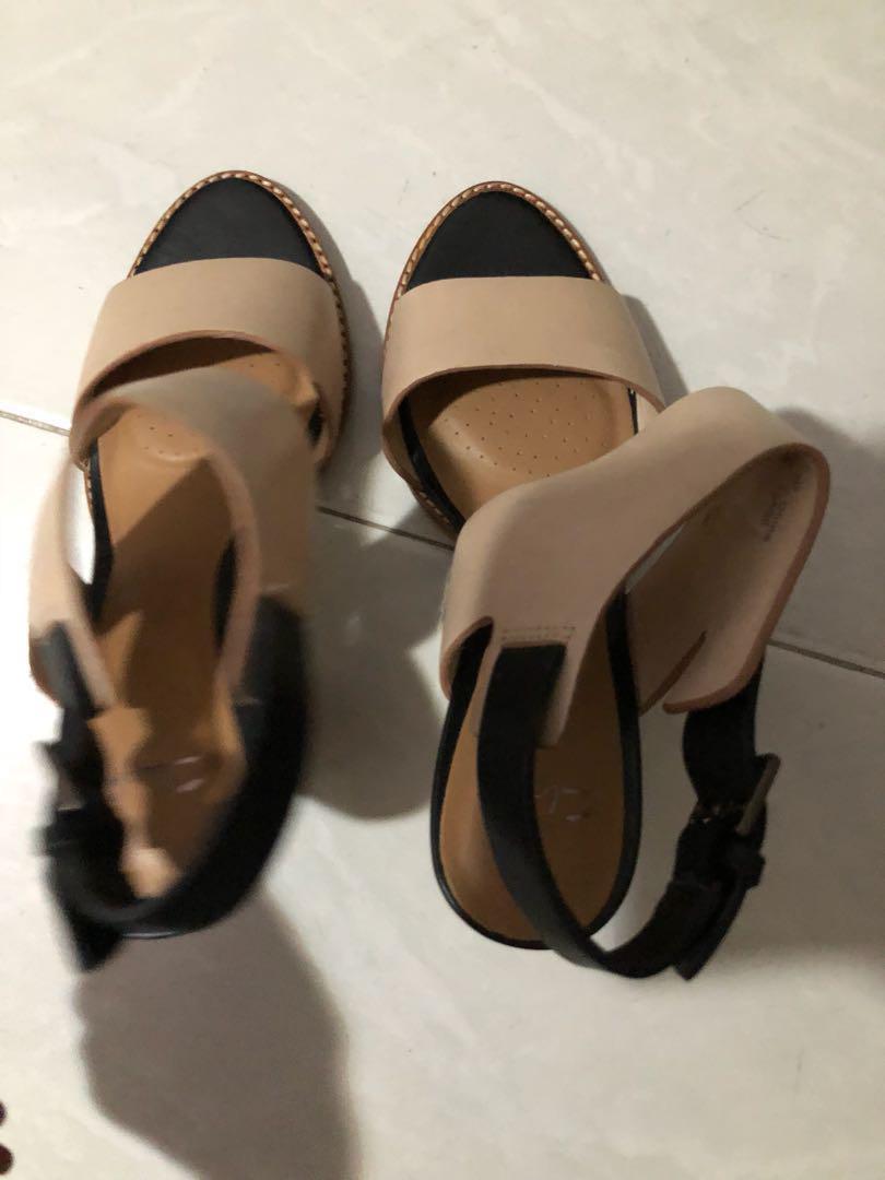 clarks nude heels