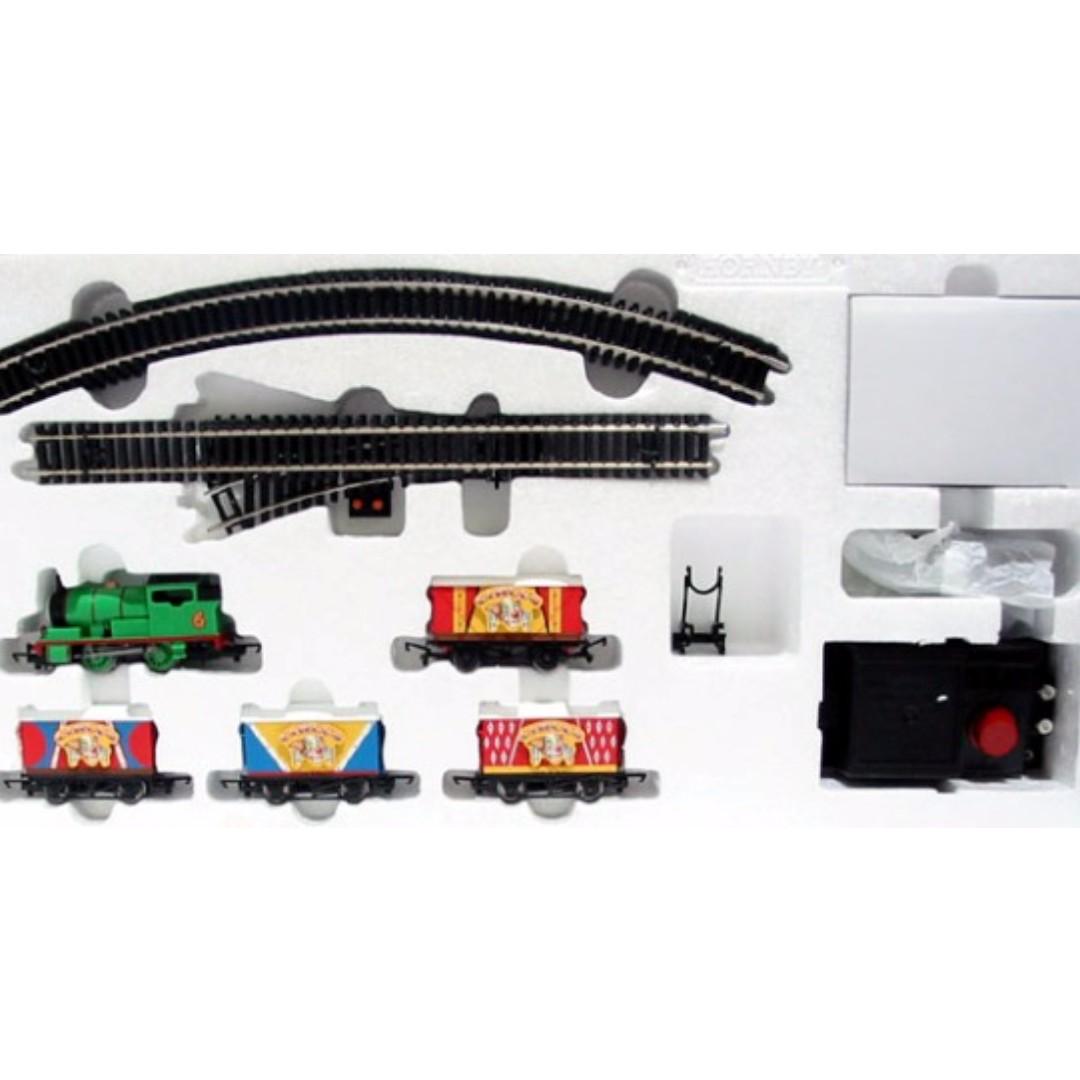 Hornby R9072 Thomas & Friends (Electric) Percy Circus Train Set 1