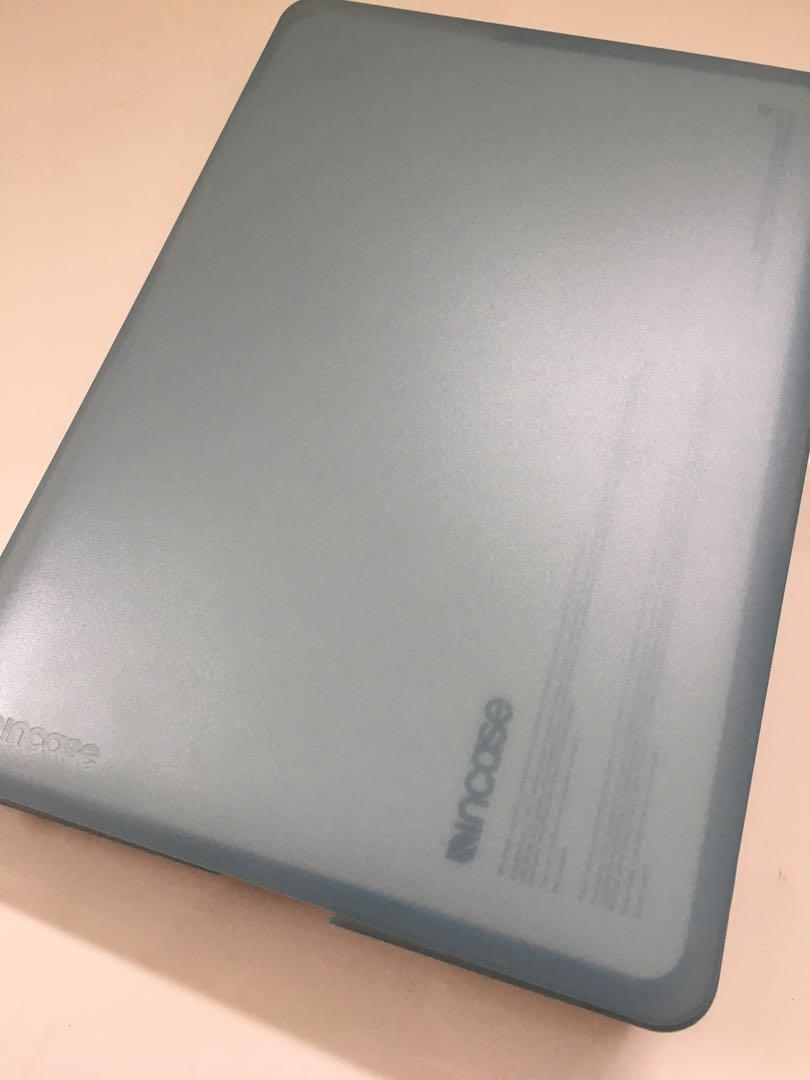 Incase Hardshell Case (Category: Laptop Bags & Sleeves) located in Quezon City. Submitted by _secondhandshop (Listing ID 179132856, Image 3). Description: ✔️ For 13" MacBook Pro Retina ✔️ Bought from the US ✔️ Brand new ** Original Price: $49.95 / P2500.