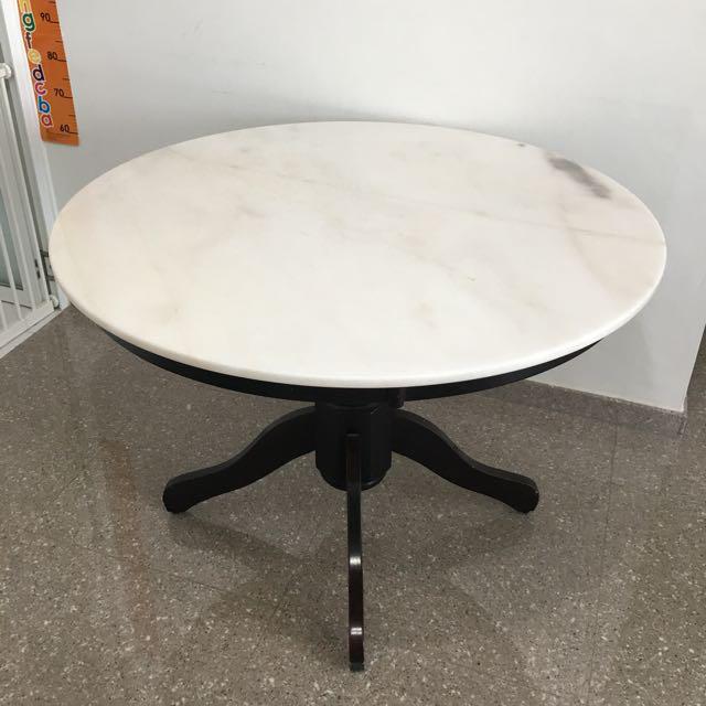 Marble Table (Category: Tables & Sets) located in Singapore. Submitted by aash123 (Listing ID 133091248, Image 1). Description: Good to sit 6 average side Adults Diameter: 3 1/2 feet (107cm) Natural print Purchase price $999.