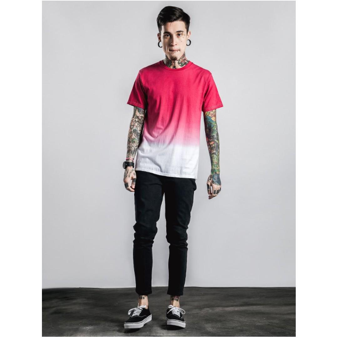 men's white and red t shirt
