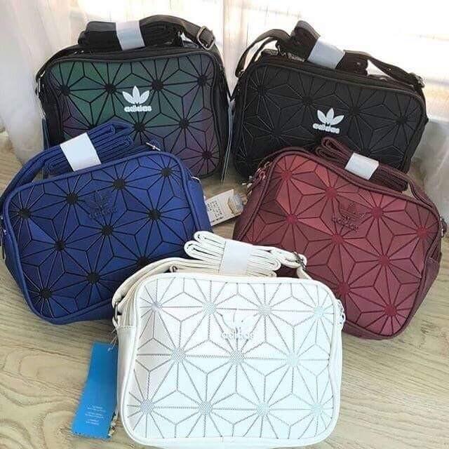 árbitro extraer Ejecutante sling bag adidas 3D, Women's Fashion, Bags & Wallets, Cross-body Bags on  Carousell