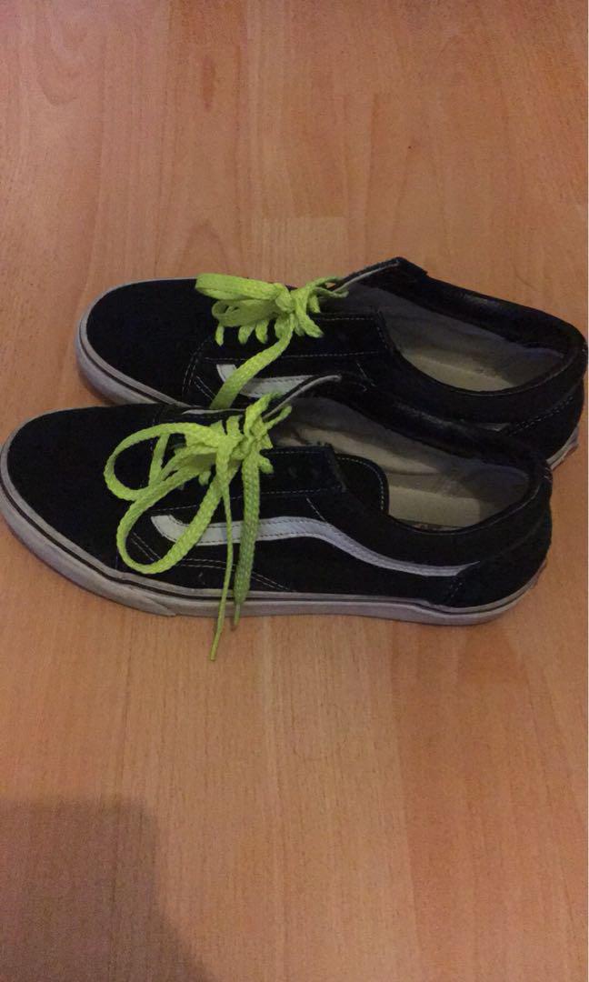 vans black and white laces