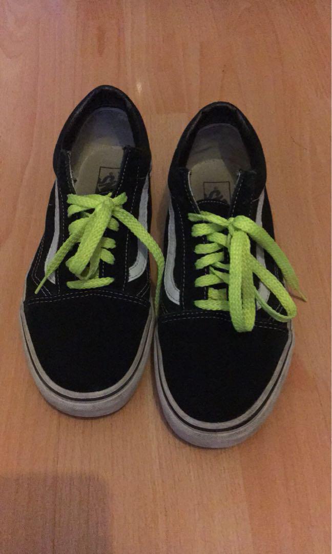 vans black and white laces