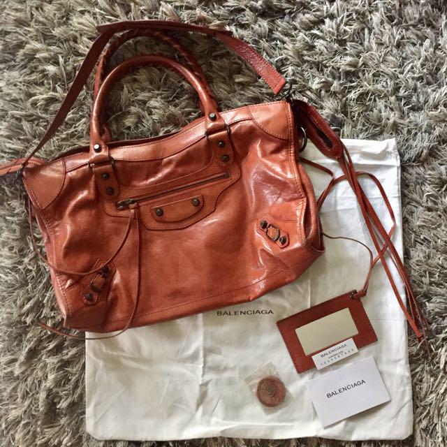Authentic Balenciaga Classic City (Category: Luxury Bags & Wallets) located in Mandaluyong City. Submitted by mignonie11 (Listing ID 89364515, Image 2). Description: Tan With Dustbag and spare tassel.