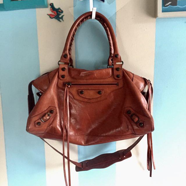 Authentic Balenciaga Classic City (Category: Luxury Bags & Wallets) located in Mandaluyong City. Submitted by mignonie11 (Listing ID 89364515, Image 1). Description: Tan With Dustbag and spare tassel.