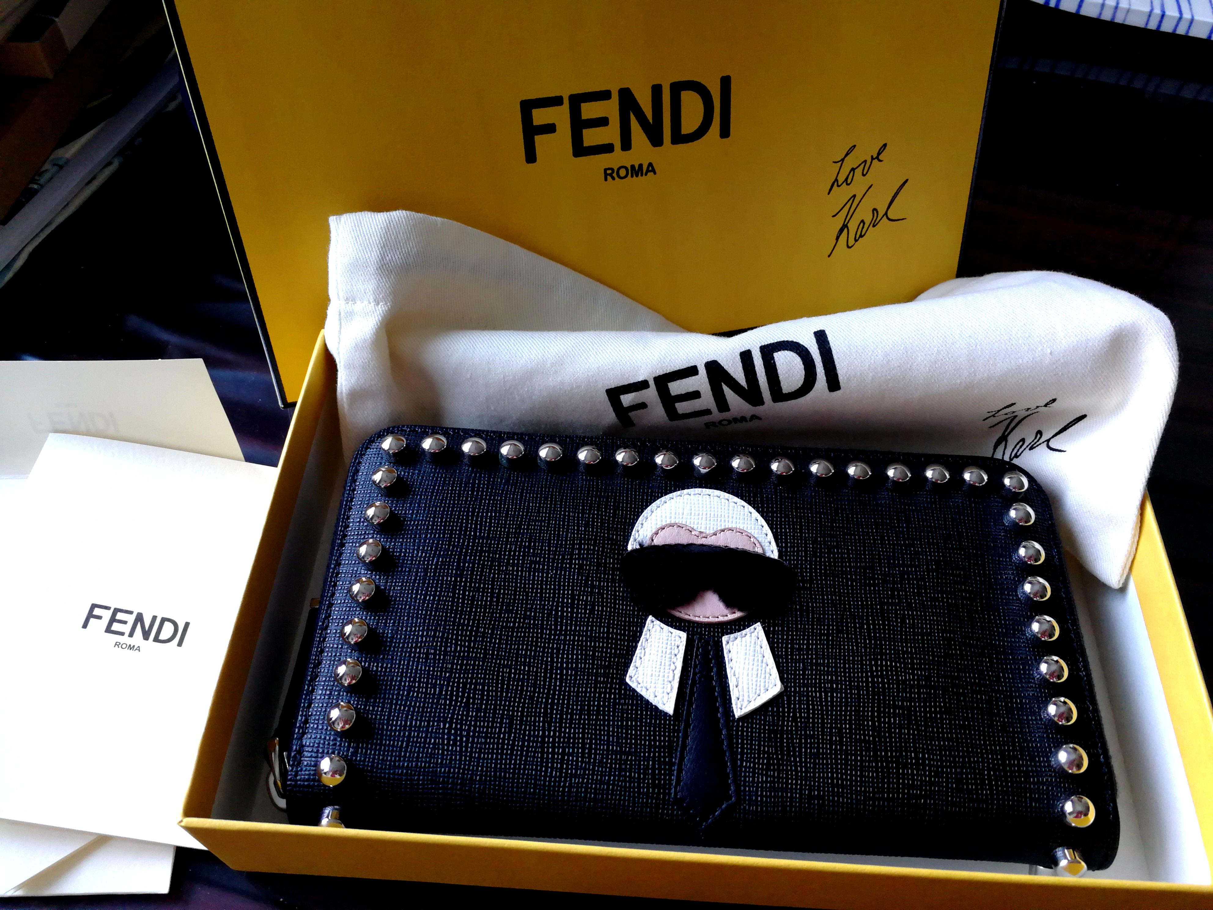 BNIB. Fendi Love Karl wallet, Luxury 