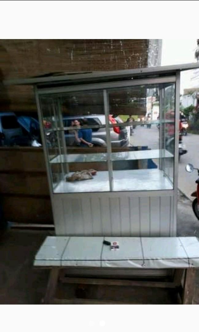 Etalase Jualan Bonus Meja Perabotan Rumah Di Carousell