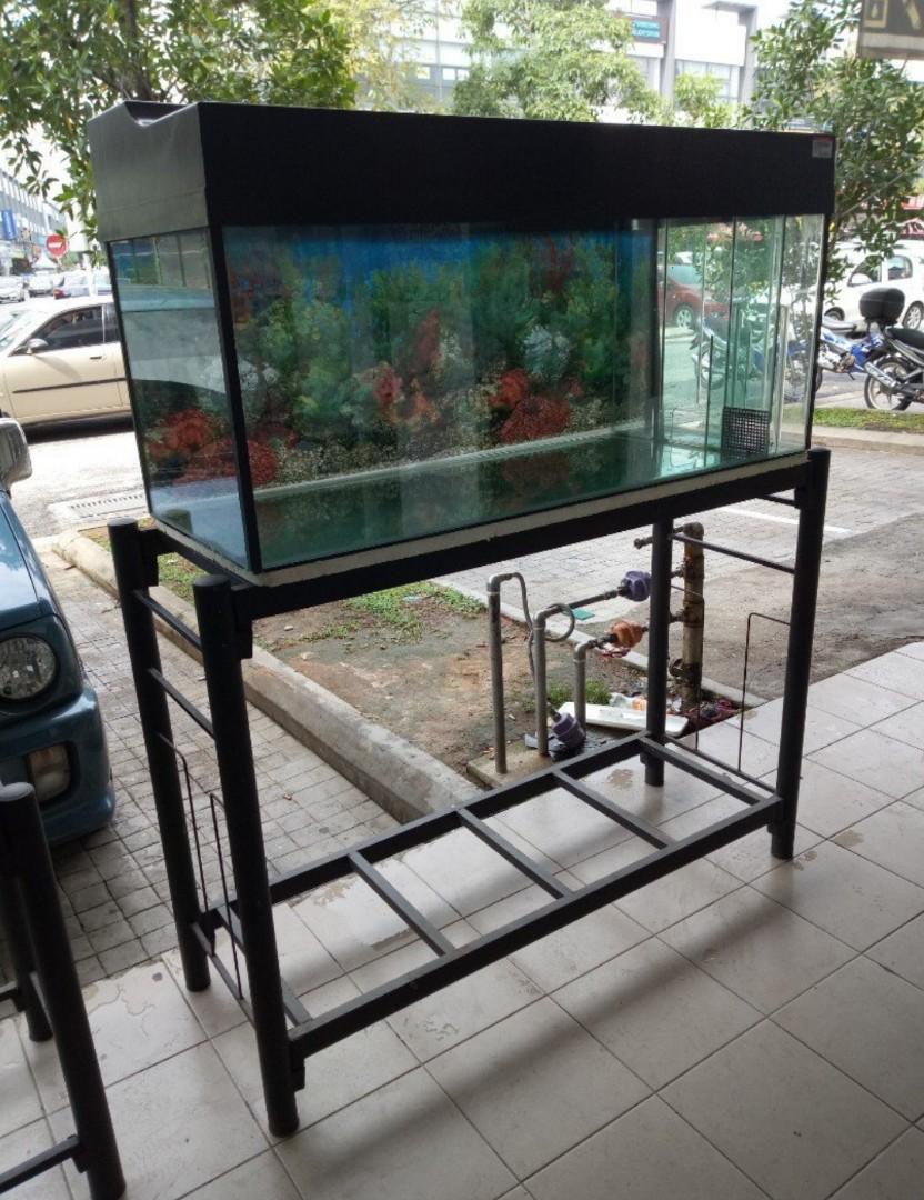 Large 4ft Covered Aquarium with metal stand and pump and