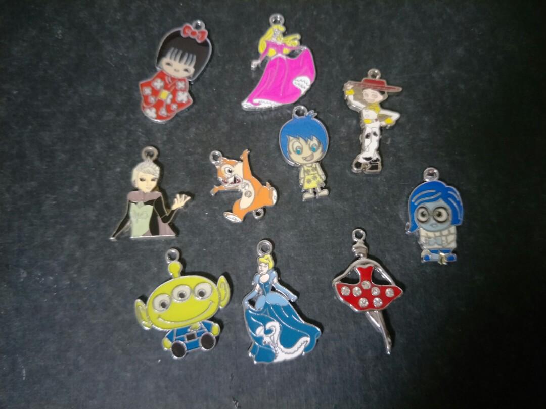 Personalize name keychains (Category: Handmade Craft) located in Singapore. Submitted by galz22 (Listing ID 163309521, Image 5). Description: Good to give as a gift for birthday, teacher day, children day, Christmas day and many other occasions. For beads color, we will mix and match for you. Waiting time: 2-3 days after finalised name. Key ring size 4cm with beads will be 4.5cm. $4.00 set with 1 key ring, 1 hook and 1 charms. 6 color beads with 