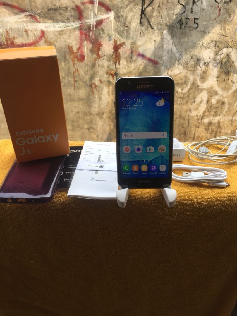 SAMSUNG GALAXY J5 2015 Fullset Mulus No Minus Minat WA Ke