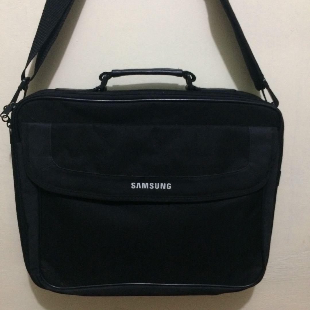 Targus Samsung Laptop Bag Black (Category: Laptops & Notebooks) located in San Mateo. Submitted by declutter_with_me_now (Listing ID 178341814, Image 2). Description: Original Targus Laptop Bag With Samsung Logo Zipper and Straps are intact .
